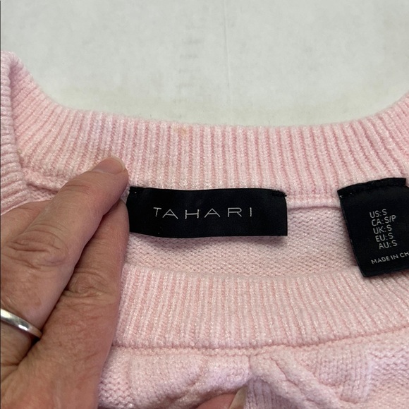 TAHARI SOFT PINK CABLE KNIT ROUND NECK PULL OVER SWEATER SZ S - Picture 3 of 12